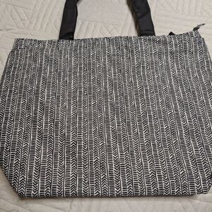 Thermal Black and White Patterned Tote
